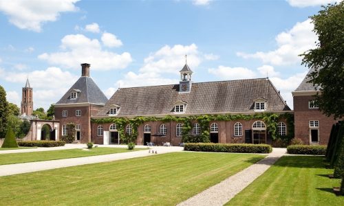 200214162539.1-Stallen-voorplein-Kasteel-amerongen.resized.1280x0